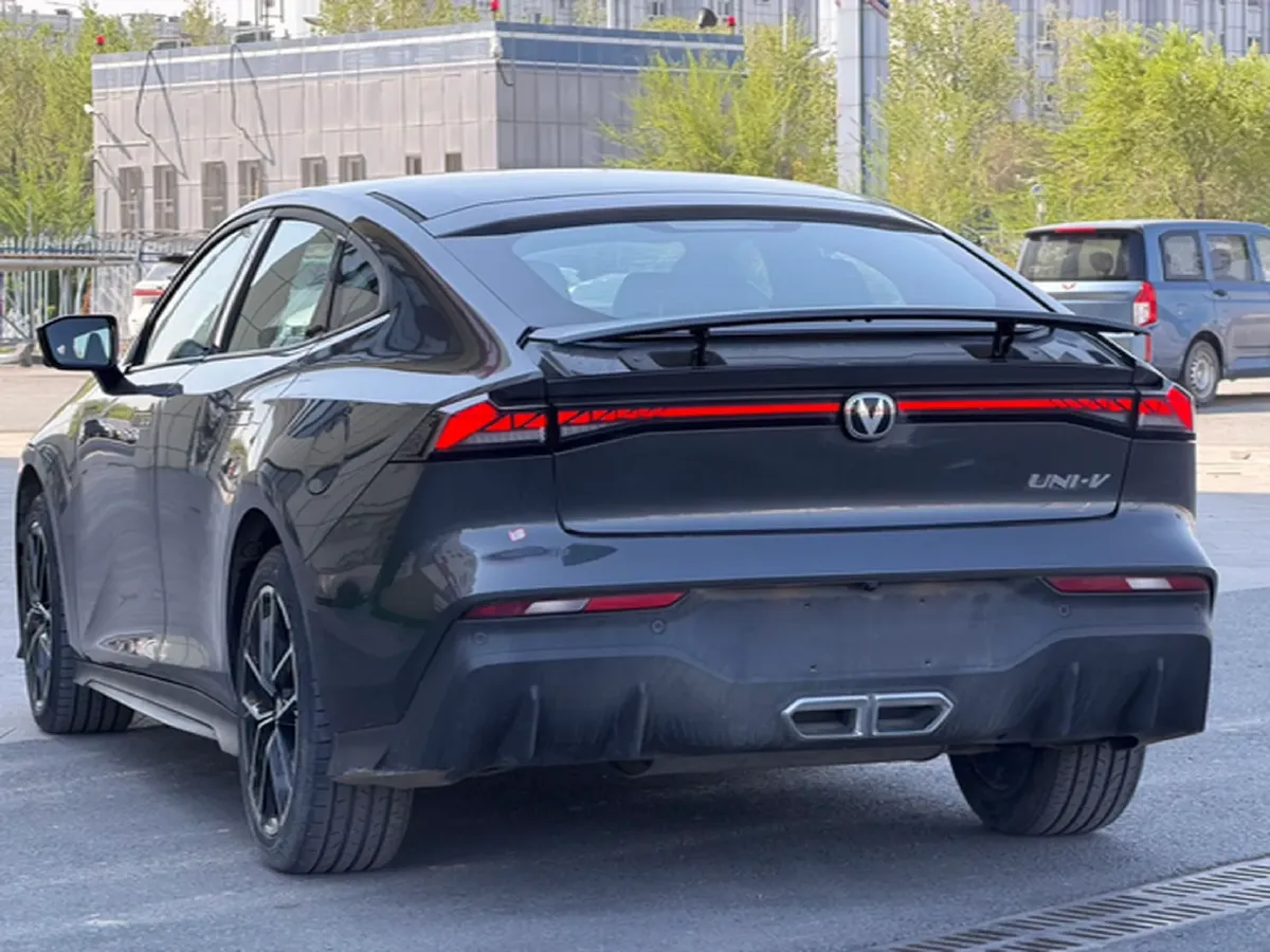 2024 ChangAn UNI-V iDD 1.5L 110HP L4 E-CVT PHEV 18.99KWH,autocango,china used car exporter,china ev exporter,chinese used car exporter,chinese used ev exporter