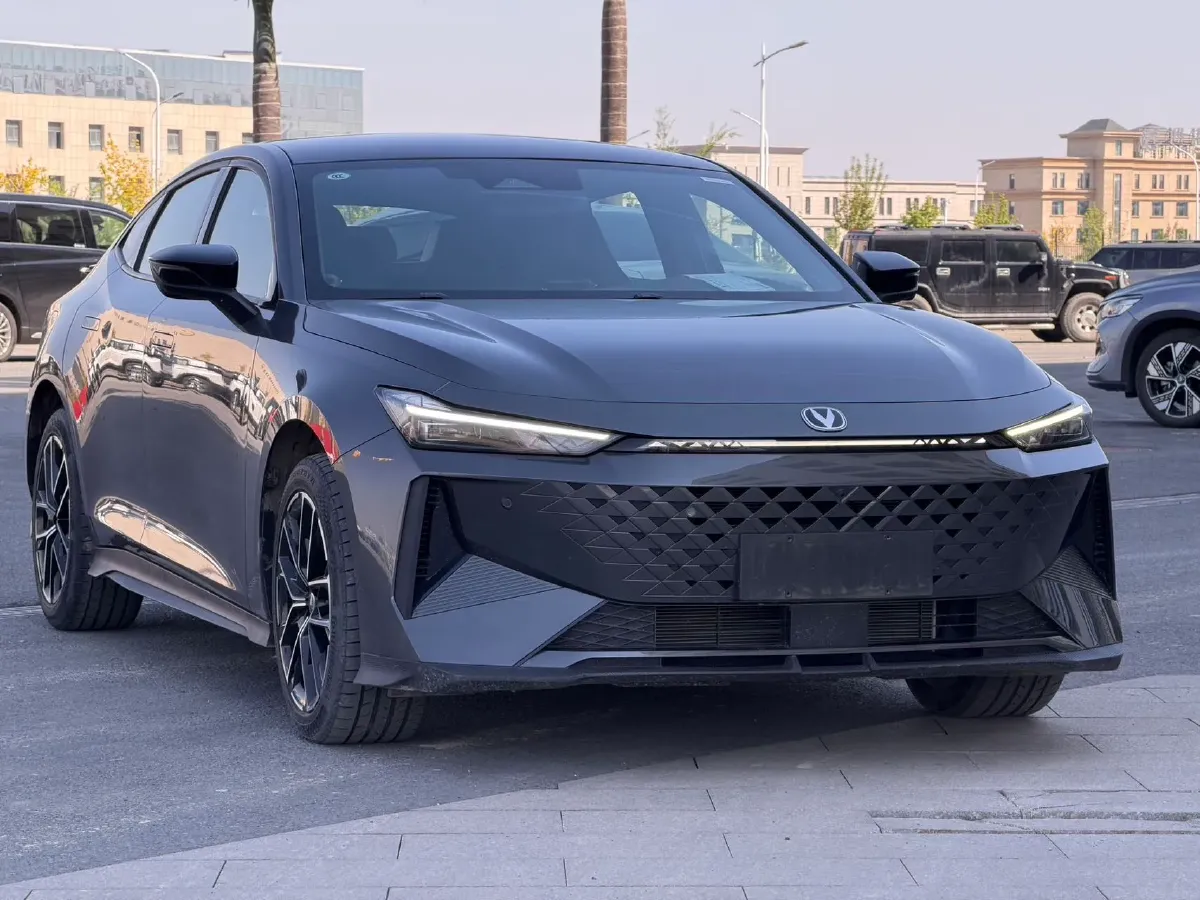 2024 ChangAn UNI-V iDD 1.5L 110HP L4 E-CVT PHEV 18.99KWH,autocango,china used car exporter,china ev exporter,chinese used car exporter,chinese used ev exporter