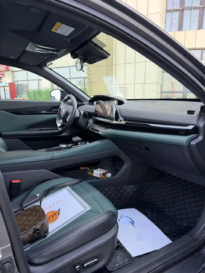 2024 ChangAn UNI-V iDD 1.5L 110HP L4 E-CVT PHEV 18.99KWH,autocango,china used car exporter,china ev exporter,chinese used car exporter,chinese used ev exporter