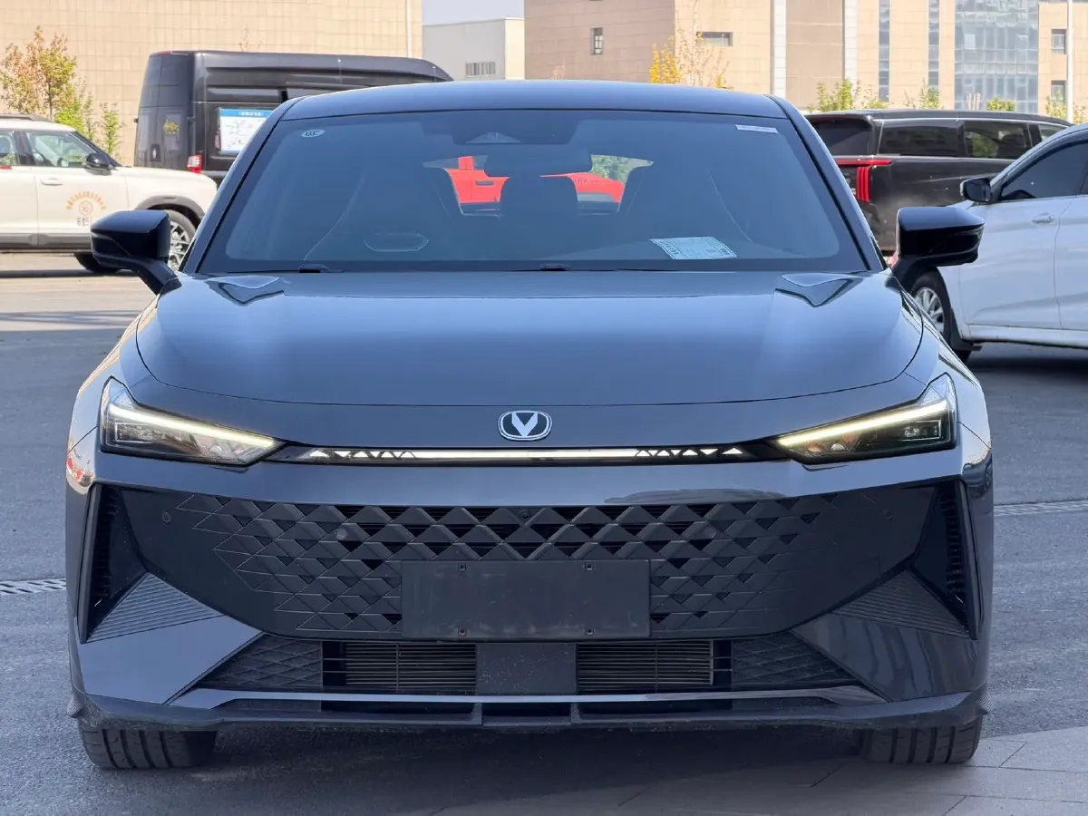 2024 ChangAn UNI-V iDD 1.5L 110HP L4 E-CVT PHEV 18.99KWH,autocango,china used car exporter,china ev exporter,chinese used car exporter,chinese used ev exporter