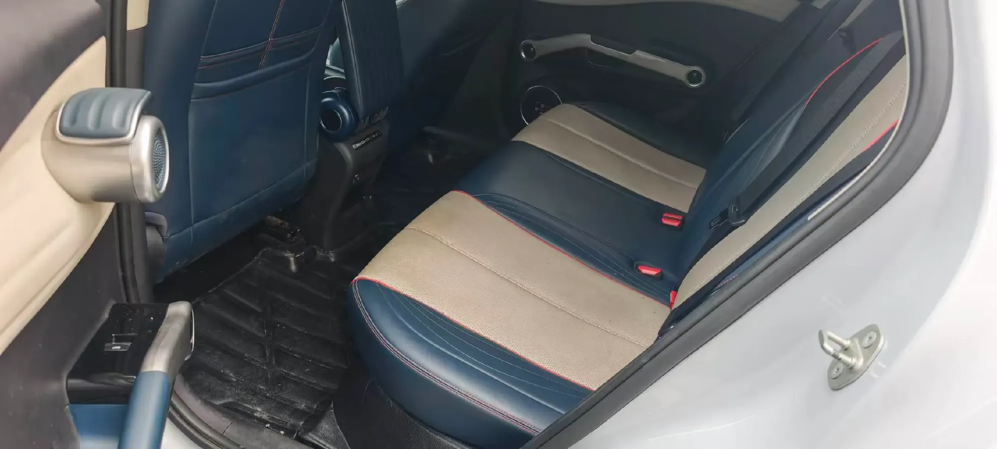 2022 Roewe RX5 MAX 1.5T 181HP L4 6AT,autocango,china used car exporter,china ev exporter,chinese used car exporter,chinese used ev exporter