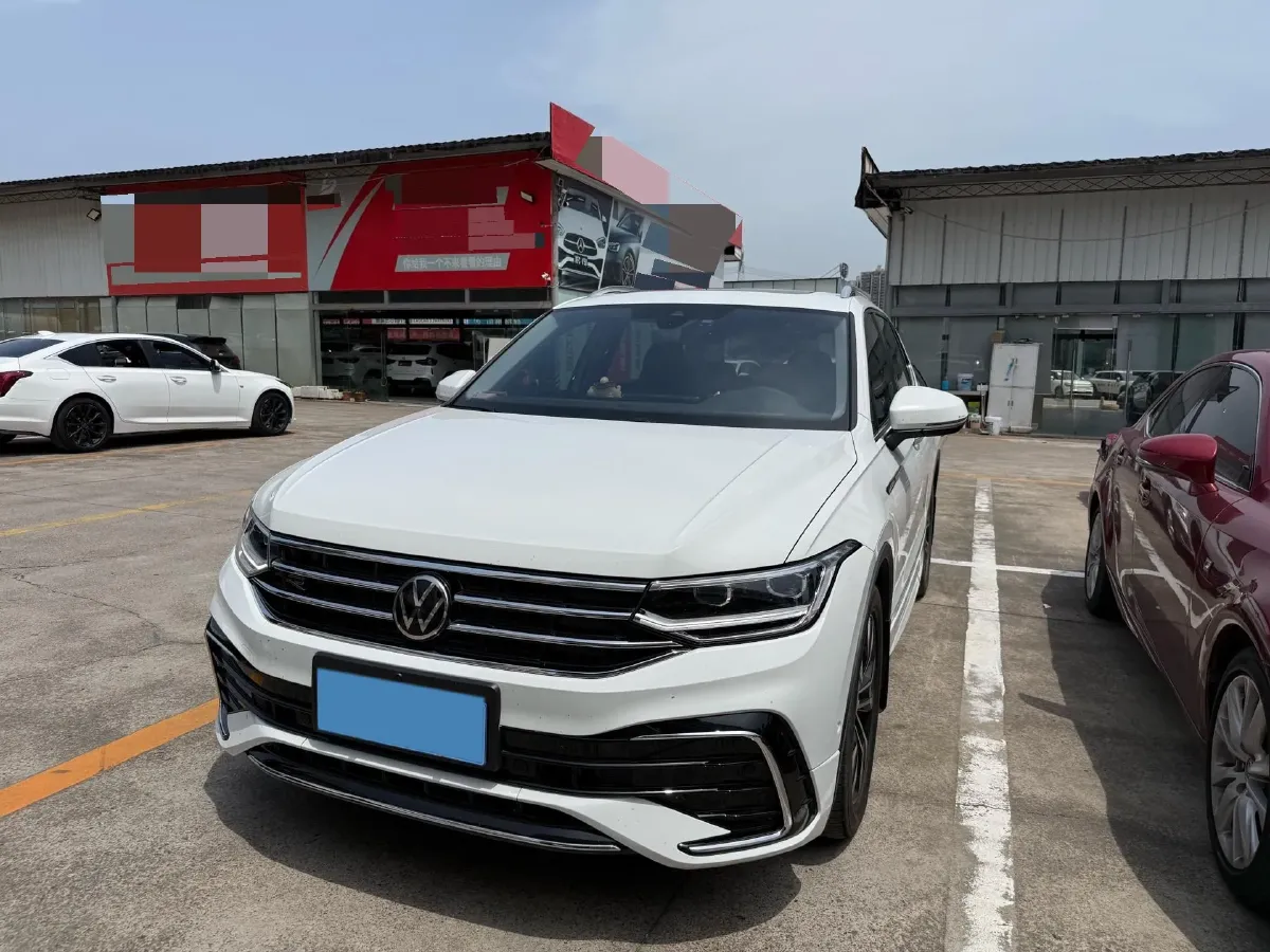 2024 Volkswagen Tiguan L 2.0T 186HP L4 7DCT,autocango,china used car exporter,china ev exporter,chinese used car exporter,chinese used ev exporter