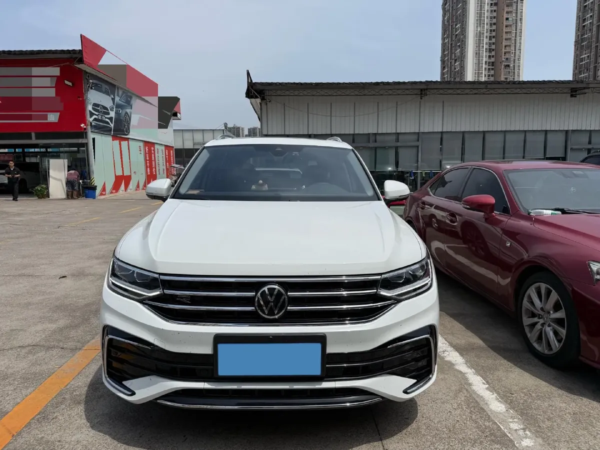 2024 Volkswagen Tiguan L 2.0T 186HP L4 7DCT,autocango,china used car exporter,china ev exporter,chinese used car exporter,chinese used ev exporter