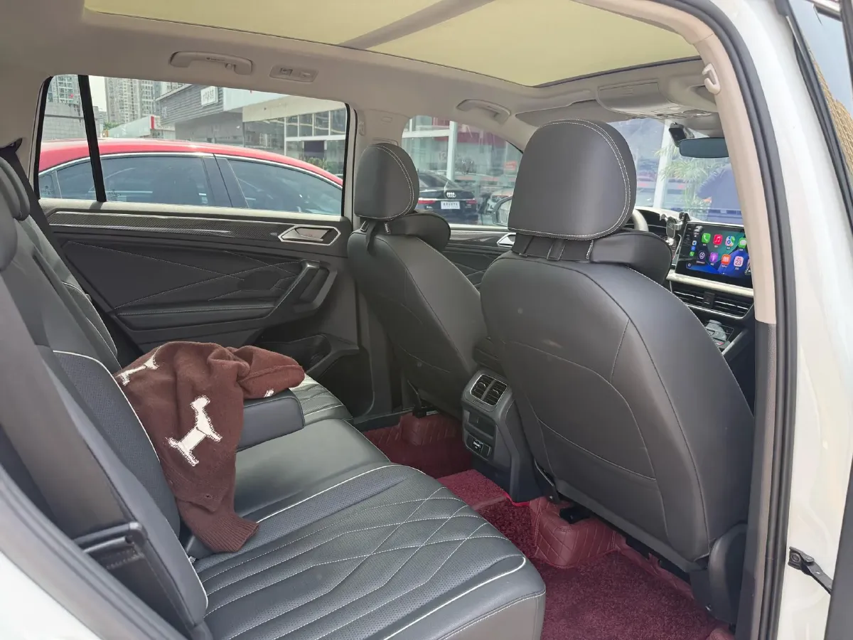 2024 Volkswagen Tiguan L 2.0T 186HP L4 7DCT,autocango,china used car exporter,china ev exporter,chinese used car exporter,chinese used ev exporter