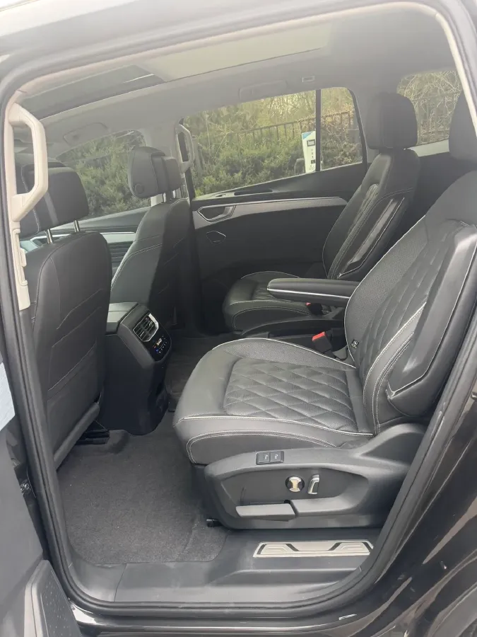 2024 Volkswagen Talagon 2.5T 299HP V6 7DCT,autocango,china used car exporter,china ev exporter,chinese used car exporter,chinese used ev exporter