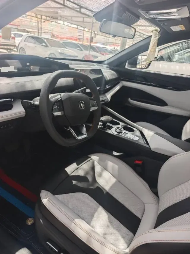 2024 ChangAn UNI-V iDD 1.5L 110HP L4 E-CVT PHEV 18.99KWH,autocango,china used car exporter,china ev exporter,chinese used car exporter,chinese used ev exporter