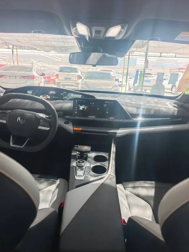 2024 ChangAn UNI-V iDD 1.5L 110HP L4 E-CVT PHEV 18.99KWH,autocango,china used car exporter,china ev exporter,chinese used car exporter,chinese used ev exporter