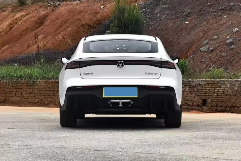 2024 ChangAn UNI-V iDD 1.5L 110HP L4 E-CVT PHEV 18.99KWH,autocango,china used car exporter,china ev exporter,chinese used car exporter,chinese used ev exporter