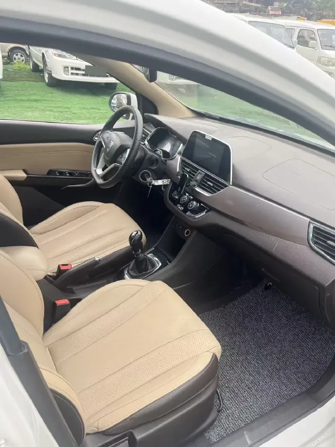 2017 BaoJun 310W 1.5L 112HP L4 6MT,autocango,china used car exporter,china ev exporter,chinese used car exporter,chinese used ev exporter