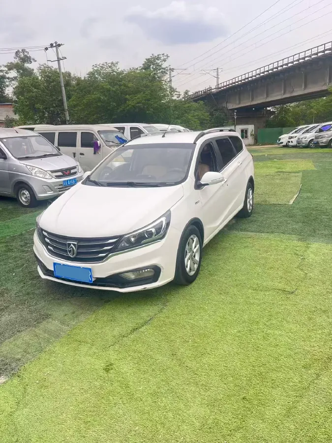 2017 BaoJun 310W 1.5L 112HP L4 6MT,autocango,china used car exporter,china ev exporter,chinese used car exporter,chinese used ev exporter