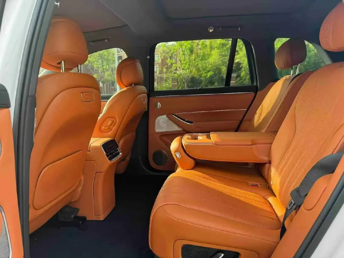 2025 AITO AITO M8 REEV 160HP REEV 53.4KWH,autocango,china used car exporter,china ev exporter,chinese used car exporter,chinese used ev exporter