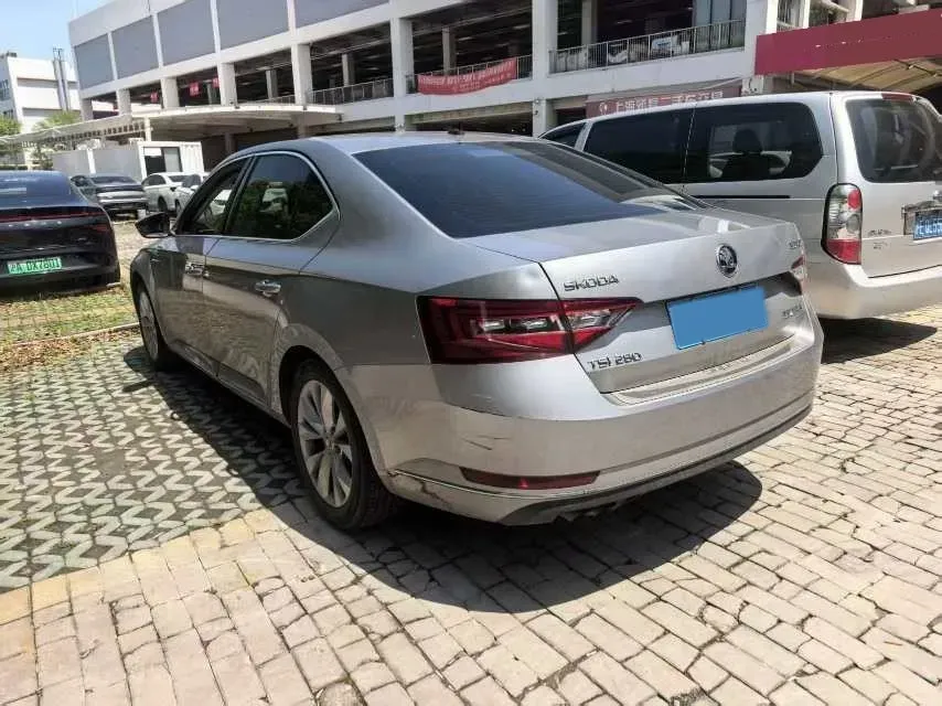 2018 Skoda Superb 1.8T 180HP L4 7DCT,autocango,china used car exporter,china ev exporter,chinese used car exporter,chinese used ev exporter