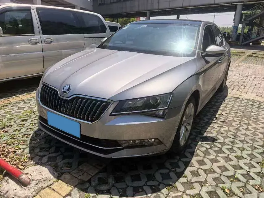 2018 Skoda Superb 1.8T 180HP L4 7DCT,autocango,china used car exporter,china ev exporter,chinese used car exporter,chinese used ev exporter
