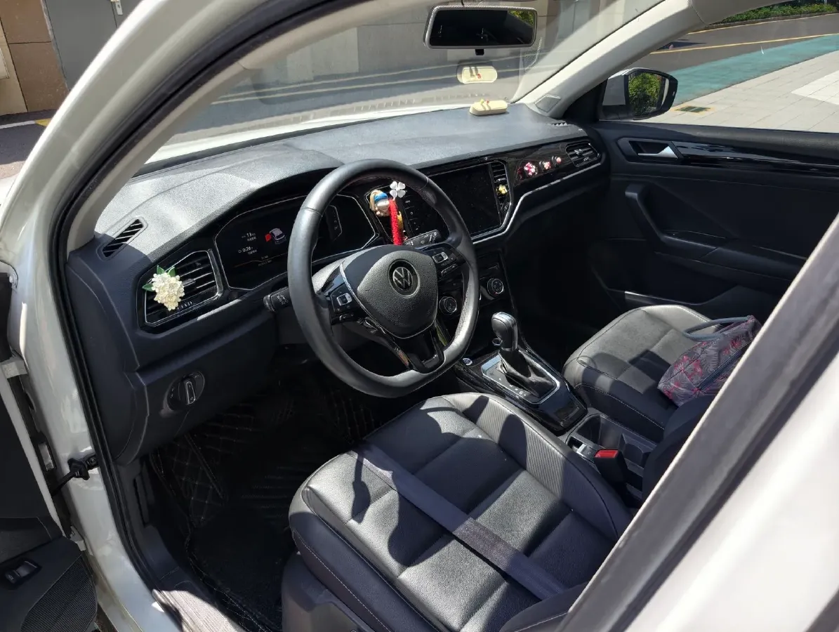 2021 Volkswagen T-Roc 1.4T 150HP L4 7DCT,autocango,china used car exporter,china ev exporter,chinese used car exporter,chinese used ev exporter