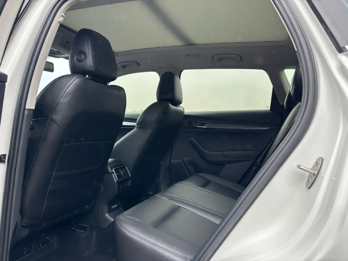 2020 Skoda Karoq 1.4T 150HP L4 7DCT,autocango,china used car exporter,china ev exporter,chinese used car exporter,chinese used ev exporter