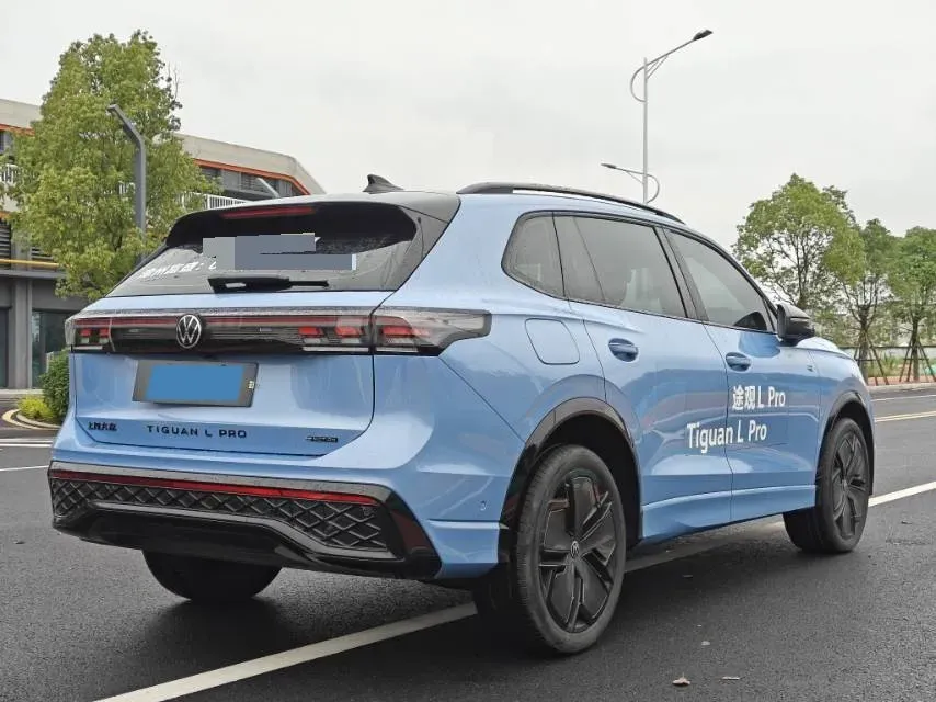 2024 Volkswagen Tiguan L 2.0T 220HP L4 7DCT,autocango,china used car exporter,china ev exporter,chinese used car exporter,chinese used ev exporter