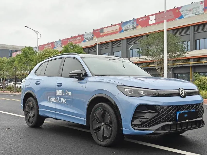 2024 Volkswagen Tiguan L 2.0T 220HP L4 7DCT,autocango,china used car exporter,china ev exporter,chinese used car exporter,chinese used ev exporter