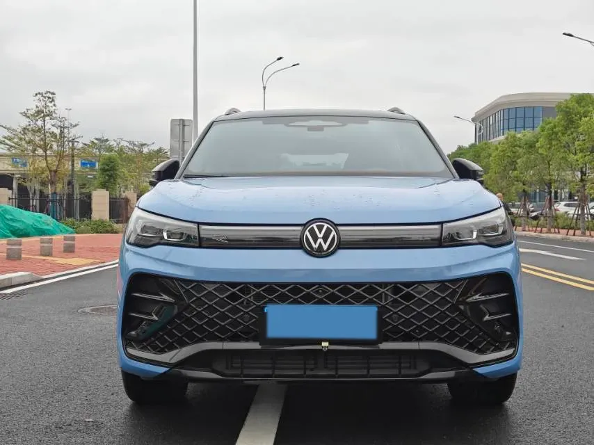 2024 Volkswagen Tiguan L 2.0T 220HP L4 7DCT,autocango,china used car exporter,china ev exporter,chinese used car exporter,chinese used ev exporter