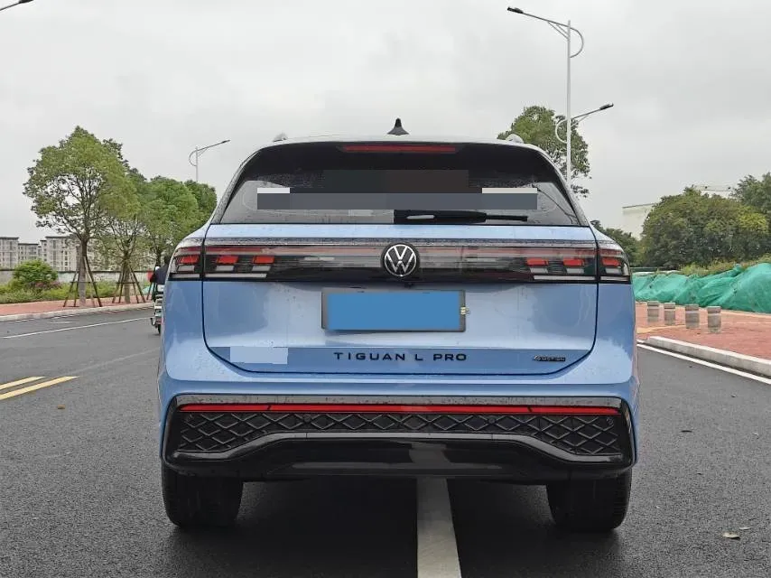 2024 Volkswagen Tiguan L 2.0T 220HP L4 7DCT,autocango,china used car exporter,china ev exporter,chinese used car exporter,chinese used ev exporter