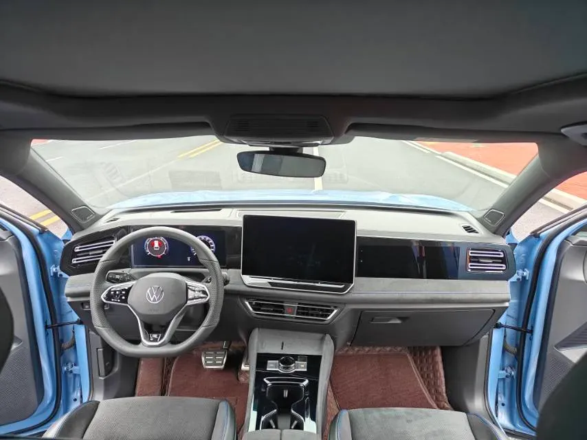 2024 Volkswagen Tiguan L 2.0T 220HP L4 7DCT,autocango,china used car exporter,china ev exporter,chinese used car exporter,chinese used ev exporter