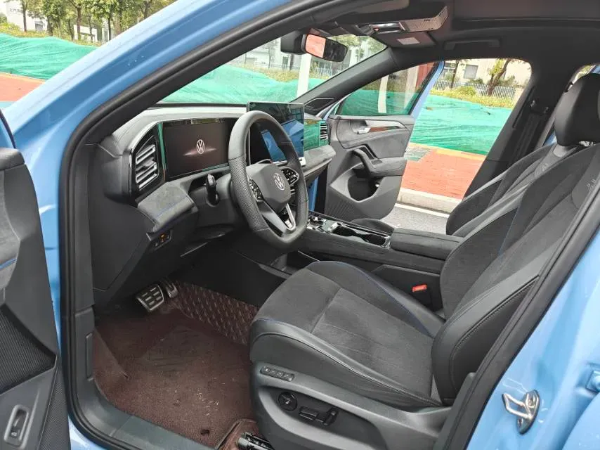 2024 Volkswagen Tiguan L 2.0T 220HP L4 7DCT,autocango,china used car exporter,china ev exporter,chinese used car exporter,chinese used ev exporter