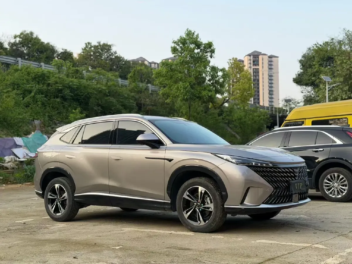 2022 ChangAn CS75 Plus 1.5T 178HP L4 6AT,autocango,china used car exporter,china ev exporter,chinese used car exporter,chinese used ev exporter