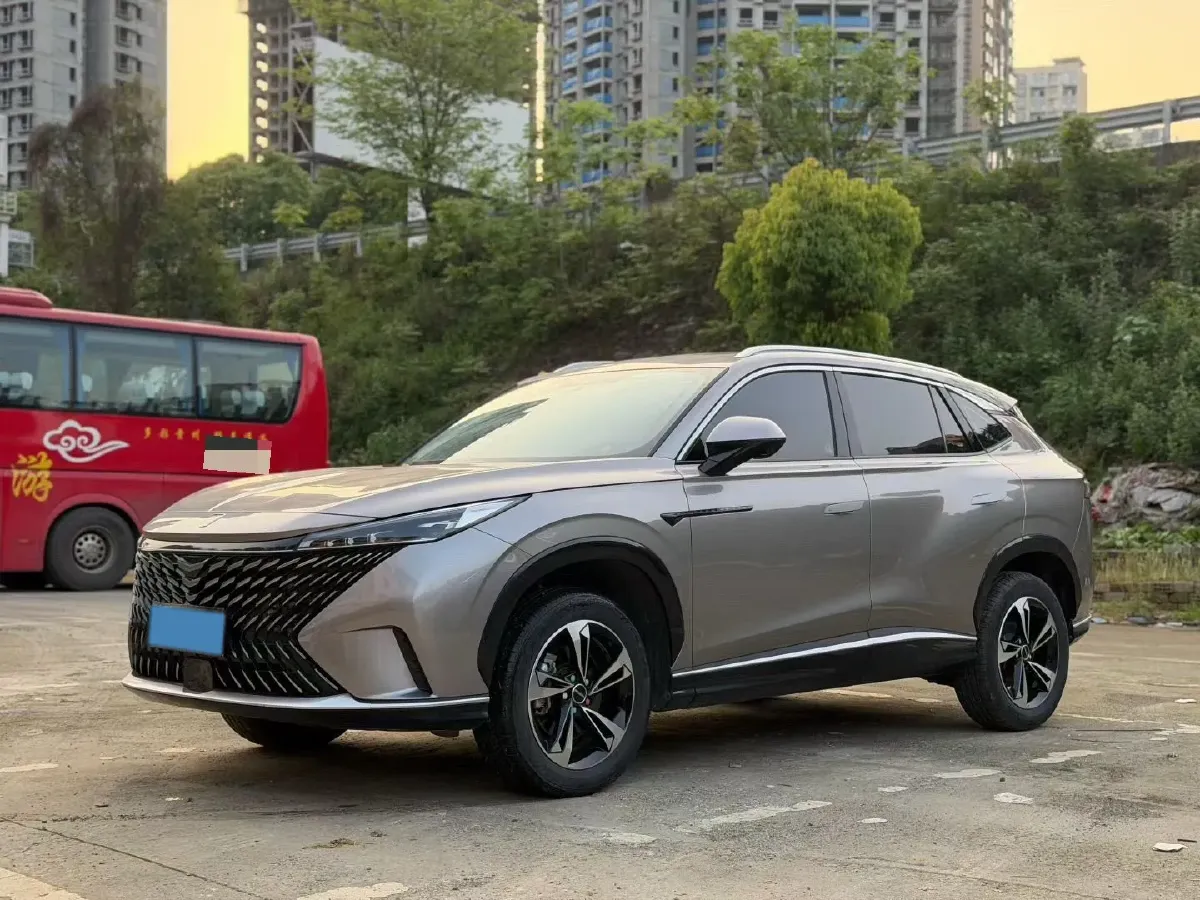 2022 ChangAn CS75 Plus 1.5T 178HP L4 6AT,autocango,china used car exporter,china ev exporter,chinese used car exporter,chinese used ev exporter