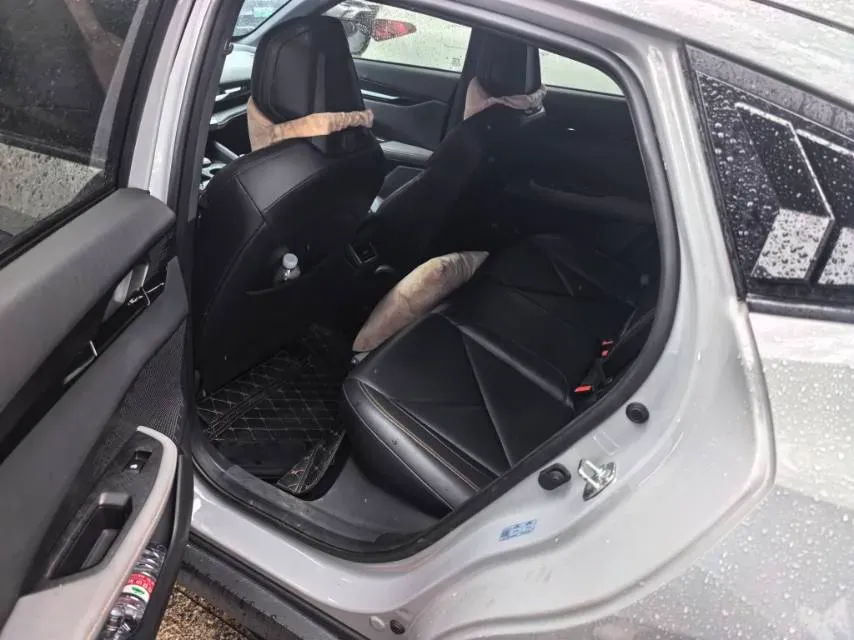 2022 ChangAn UNI-V 1.5T 188HP L4 7DCT,autocango,china used car exporter,china ev exporter,chinese used car exporter,chinese used ev exporter