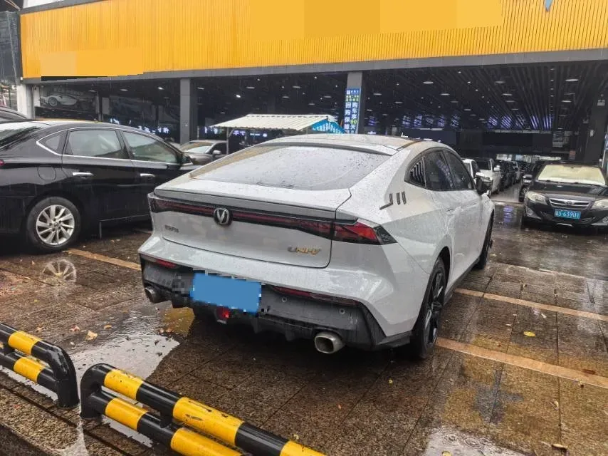 2022 ChangAn UNI-V 1.5T 188HP L4 7DCT,autocango,china used car exporter,china ev exporter,chinese used car exporter,chinese used ev exporter
