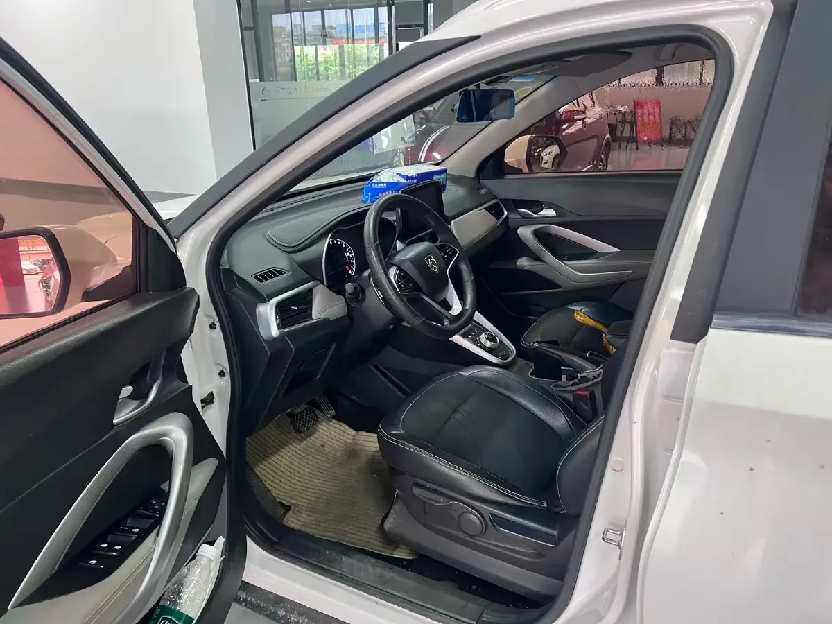 2017 BaoJun 310W 1.5L 105HP L4 6MT,autocango,china used car exporter,china ev exporter,chinese used car exporter,chinese used ev exporter