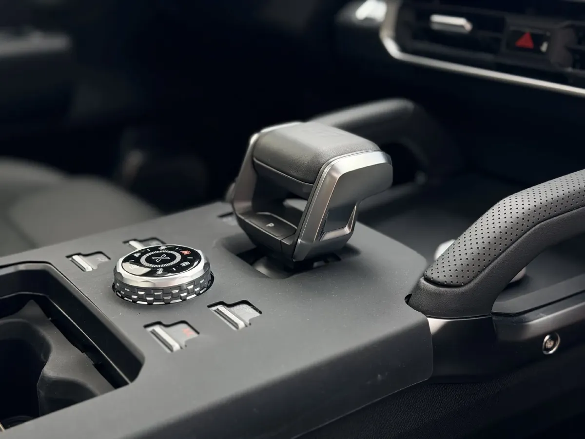 2024 Jetour Traveller 2.0T 254HP L4 7DCT,autocango,china used car exporter,china ev exporter,chinese used car exporter,chinese used ev exporter