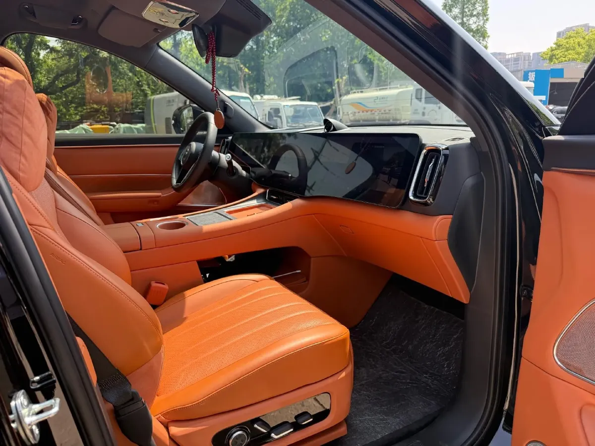 2025 AITO AITO M8 REEV 160HP REEV 53.4KWH,autocango,china used car exporter,china ev exporter,chinese used car exporter,chinese used ev exporter