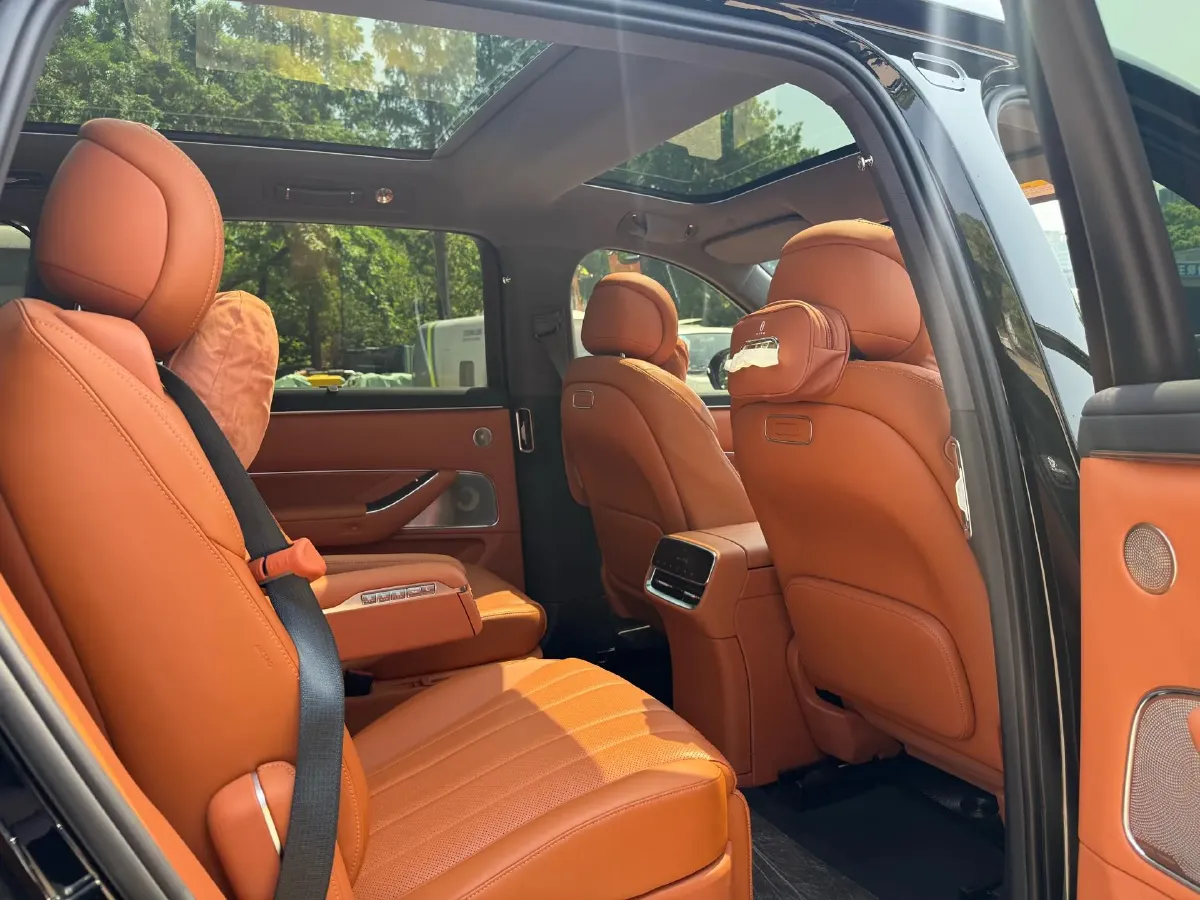 2025 AITO AITO M8 REEV 160HP REEV 53.4KWH,autocango,china used car exporter,china ev exporter,chinese used car exporter,chinese used ev exporter