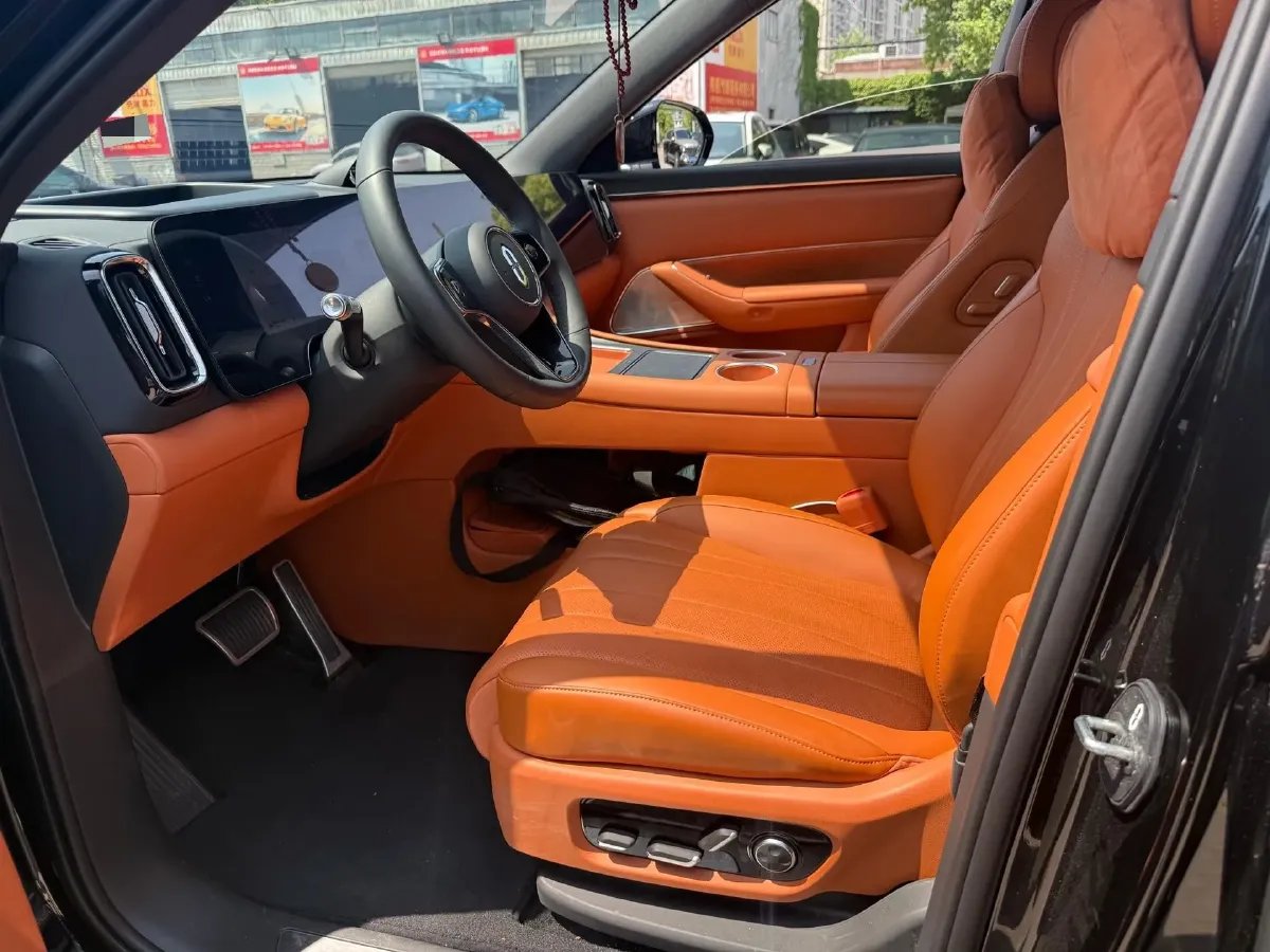 2025 AITO AITO M8 REEV 160HP REEV 53.4KWH,autocango,china used car exporter,china ev exporter,chinese used car exporter,chinese used ev exporter