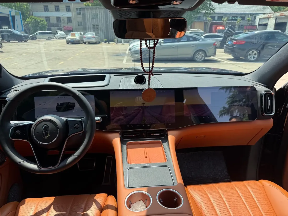 2025 AITO AITO M8 REEV 160HP REEV 53.4KWH,autocango,china used car exporter,china ev exporter,chinese used car exporter,chinese used ev exporter