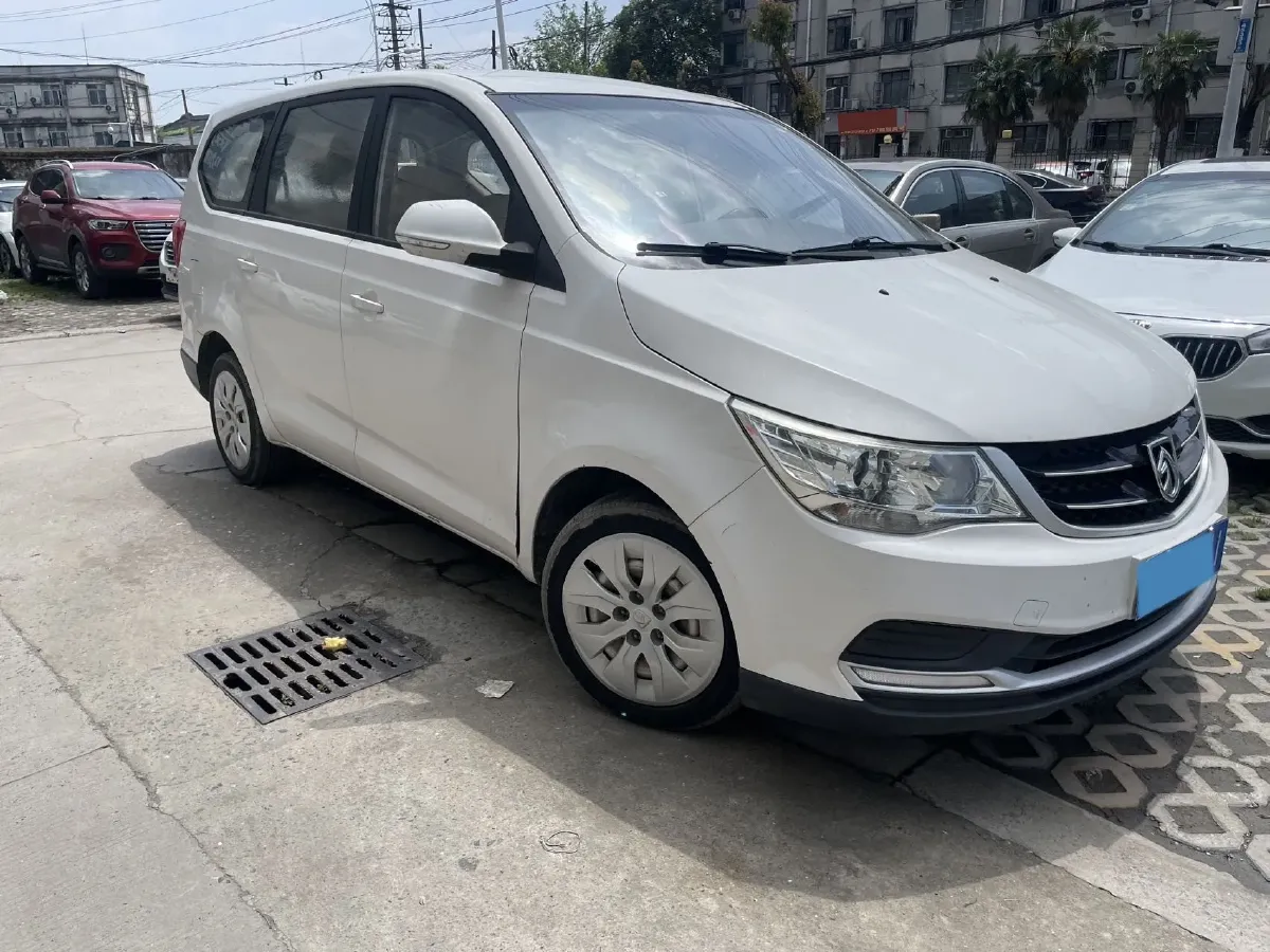 2019 BaoJun 730 1.5L 105HP L4 6MT,autocango,china used car exporter,china ev exporter,chinese used car exporter,chinese used ev exporter