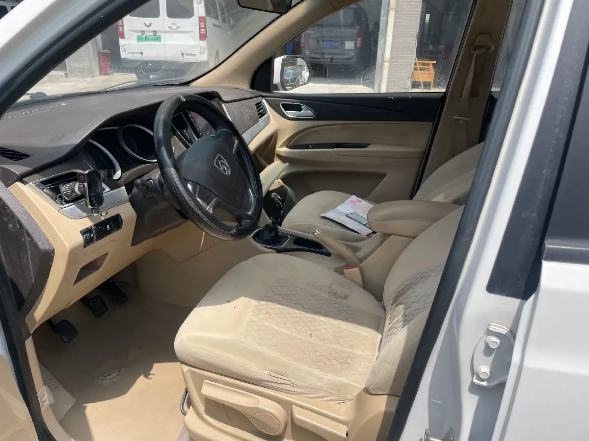 2019 BaoJun 730 1.5L 105HP L4 6MT,autocango,china used car exporter,china ev exporter,chinese used car exporter,chinese used ev exporter