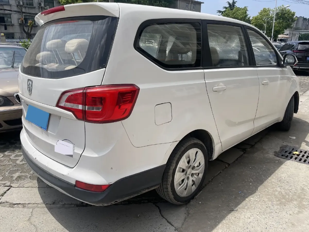 2019 BaoJun 730 1.5L 105HP L4 6MT,autocango,china used car exporter,china ev exporter,chinese used car exporter,chinese used ev exporter
