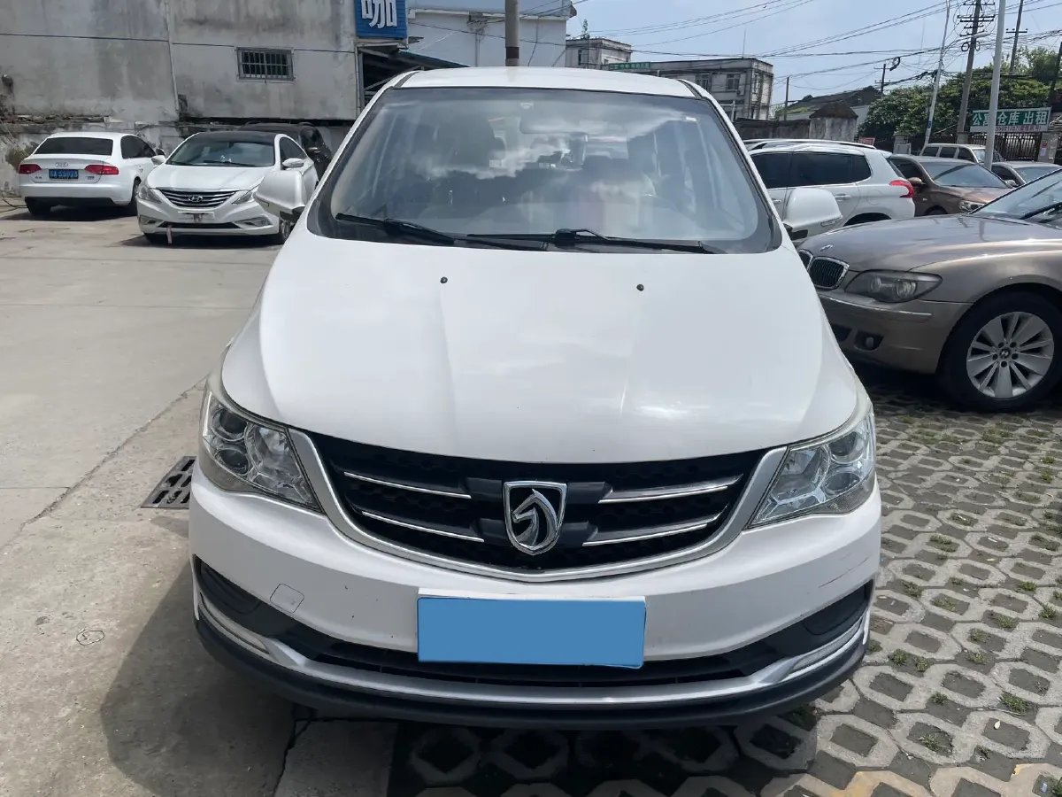 2019 BaoJun 730 1.5L 105HP L4 6MT,autocango,china used car exporter,china ev exporter,chinese used car exporter,chinese used ev exporter
