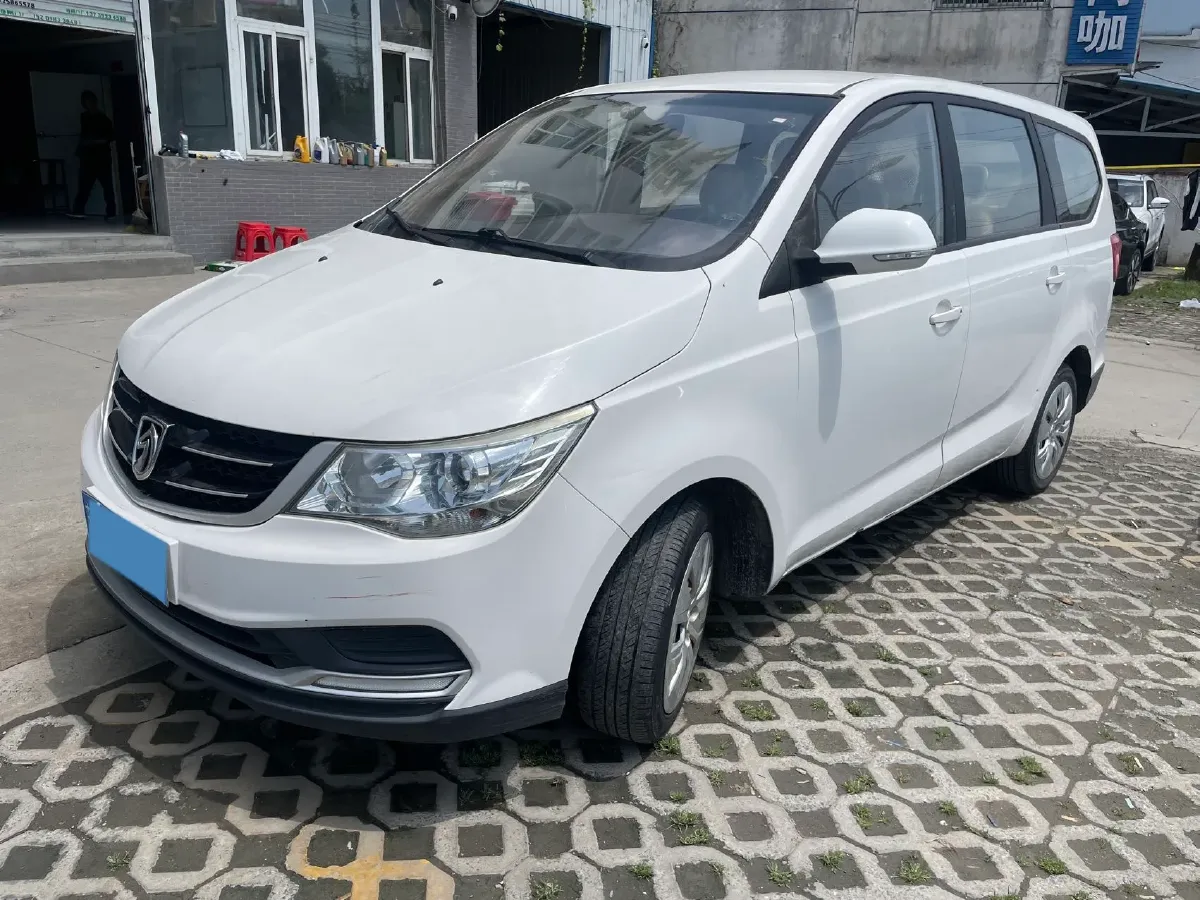 2019 BaoJun 730 1.5L 105HP L4 6MT,autocango,china used car exporter,china ev exporter,chinese used car exporter,chinese used ev exporter