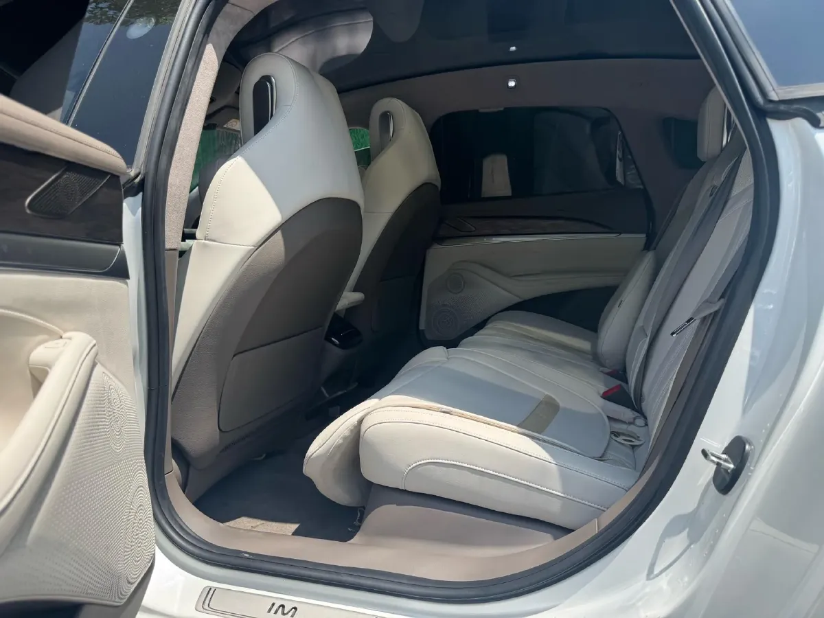 2022 IM L7 BEV 90KWH,autocango,china used car exporter,china ev exporter,chinese used car exporter,chinese used ev exporter