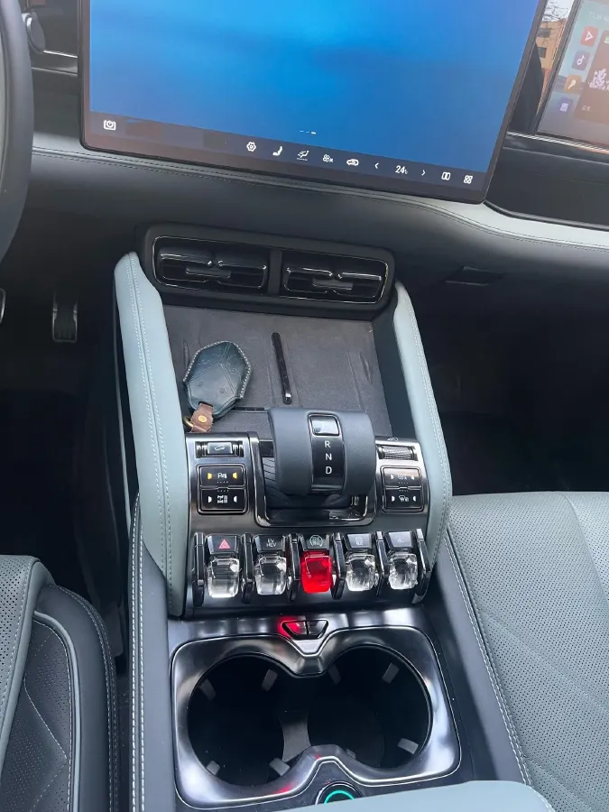 2025 FangChengBao Bao 5 1.5T 194HP L4 E-CVT PHEV 31.8KWH,autocango,china used car exporter,china ev exporter,chinese used car exporter,chinese used ev exporter