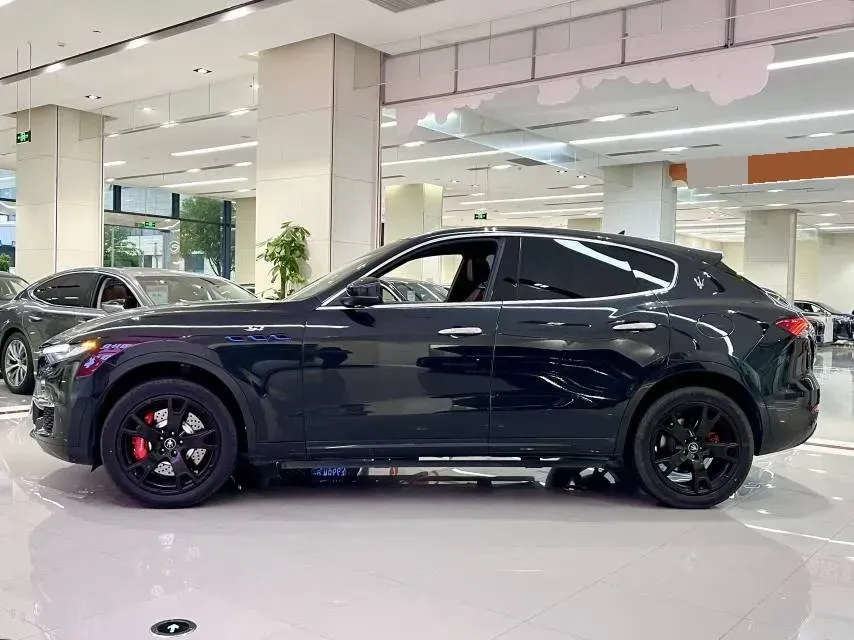 2022 Maserati Levante 2.0T 330HP L4 8AT,autocango,china used car exporter,china ev exporter,chinese used car exporter,chinese used ev exporter