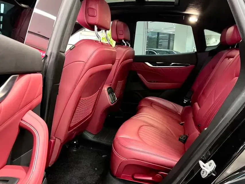 2022 Maserati Levante 2.0T 330HP L4 8AT,autocango,china used car exporter,china ev exporter,chinese used car exporter,chinese used ev exporter