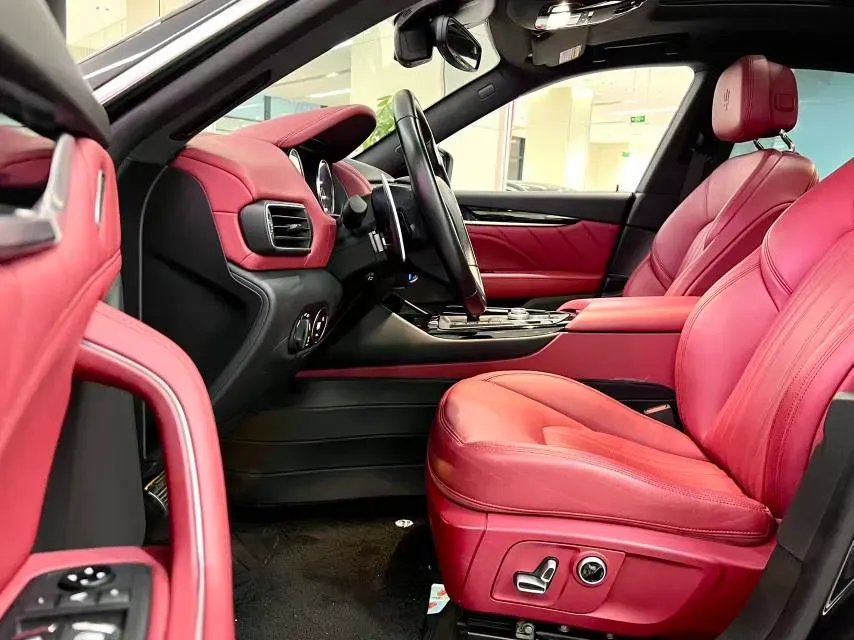 2022 Maserati Levante 2.0T 330HP L4 8AT,autocango,china used car exporter,china ev exporter,chinese used car exporter,chinese used ev exporter