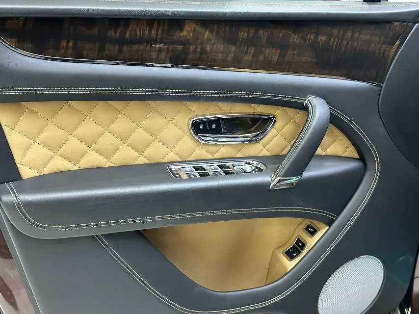 2017 Bentley Bentayga 6.0T 608HP W12 8AT,autocango,china used car exporter,china ev exporter,chinese used car exporter,chinese used ev exporter