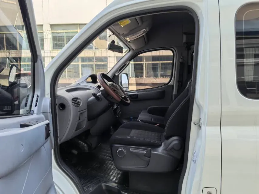 2021 MAXUS XinTu V80 2.0T 139HP L4 6MT,autocango,china used car exporter,china ev exporter,chinese used car exporter,chinese used ev exporter