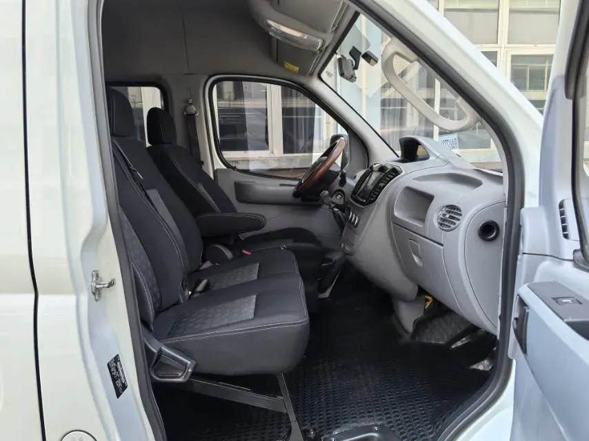 2021 MAXUS XinTu V80 2.0T 139HP L4 6MT,autocango,china used car exporter,china ev exporter,chinese used car exporter,chinese used ev exporter