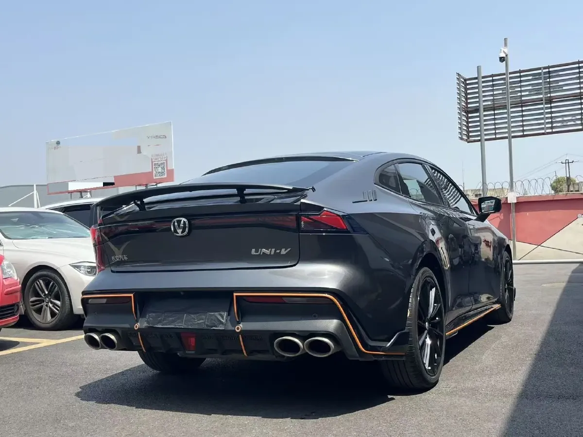 2022 ChangAn UNI-V 1.5T 188HP L4 7DCT,autocango,china used car exporter,china ev exporter,chinese used car exporter,chinese used ev exporter