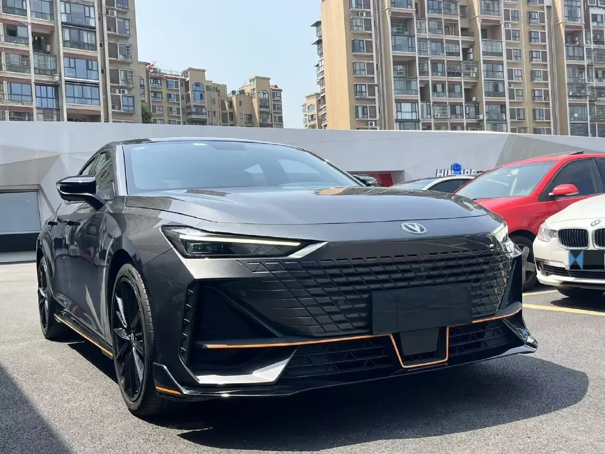 2022 ChangAn UNI-V 1.5T 188HP L4 7DCT,autocango,china used car exporter,china ev exporter,chinese used car exporter,chinese used ev exporter